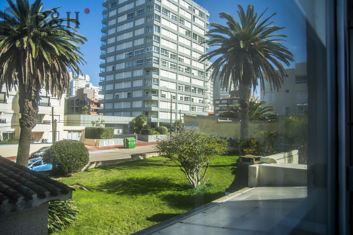 Apartamento ID.3801 - Departamento de 3 dormitorios con parrillero en venta, edificio nuevo en la Peninsula.
