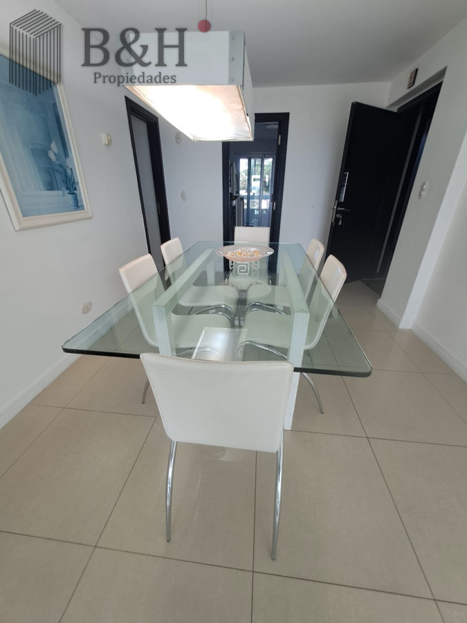 Apartamento ID.6527 - Apartamento en Playa Mansa a la venta 3 Dormitorios con vista
