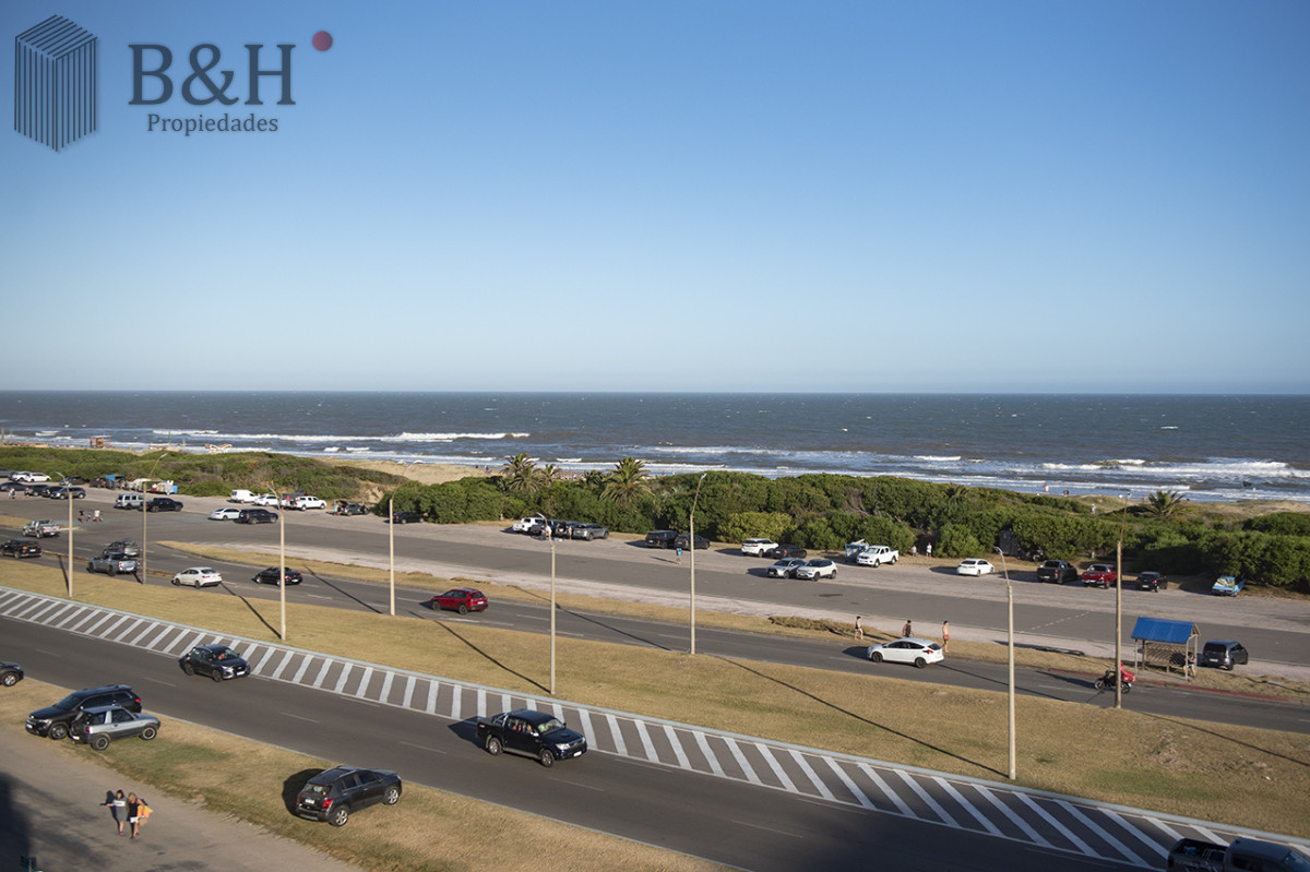 Apartamento ID.4280 - Apartamento Penthouse, frente al mar, playa brava, 3 dormitorios con hermosa vista