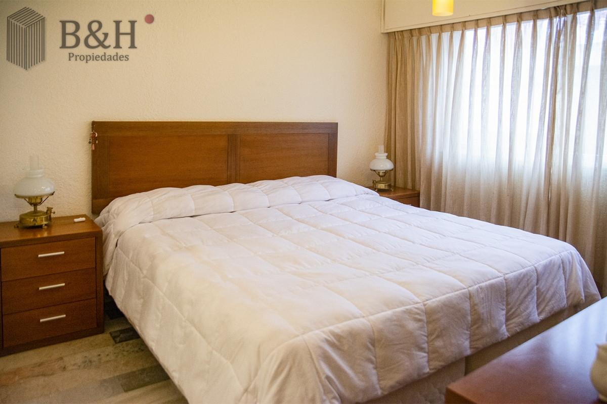 Apartamento ID.621 - Departamento de 3 dormitorio con parrillero en venta , ultimo piso frente al mar, Punta del Este