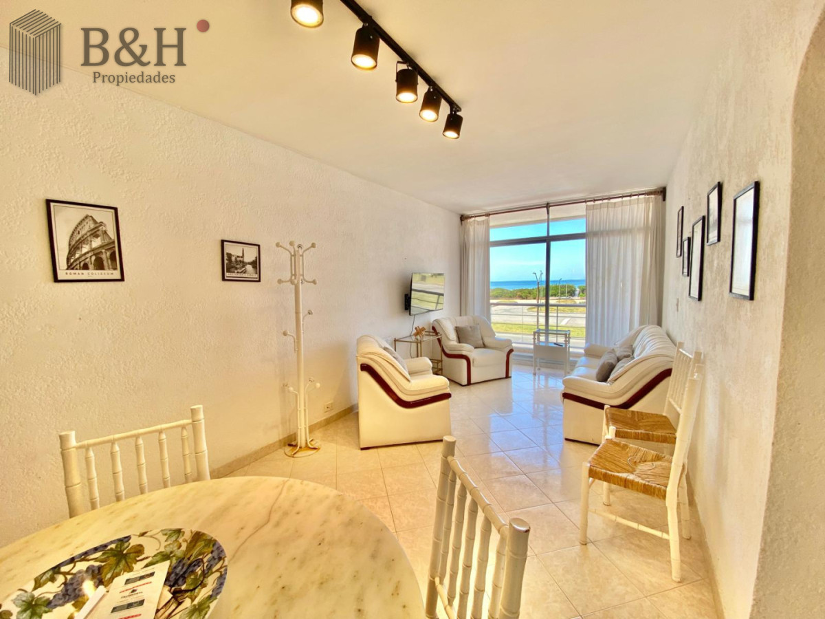 Apartamento ID.6524 - Apartamento de 2 dormitorio y medio en Primera lineal de Playa brava , Punta del este 
