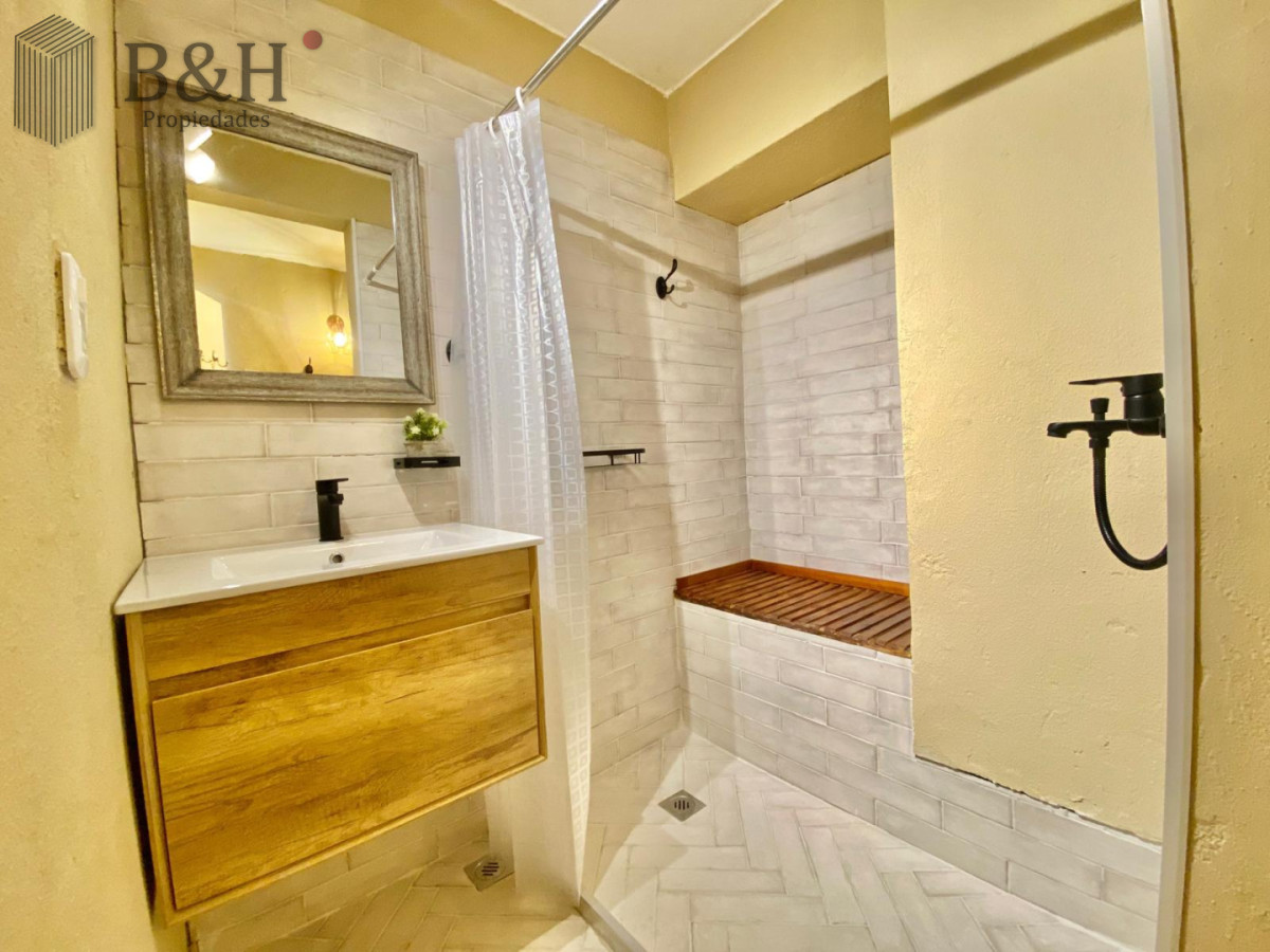 Apartamento ID.6524 - Apartamento de 2 dormitorio y medio en Primera lineal de Playa brava , Punta del este 