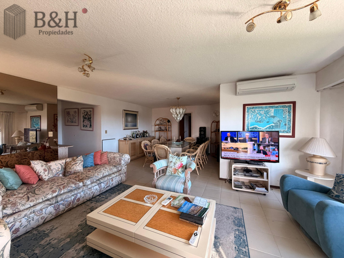 Apartamento ID.6348 - Vende hermoso depto de 3 dormitorios con vista, Punta del Este
