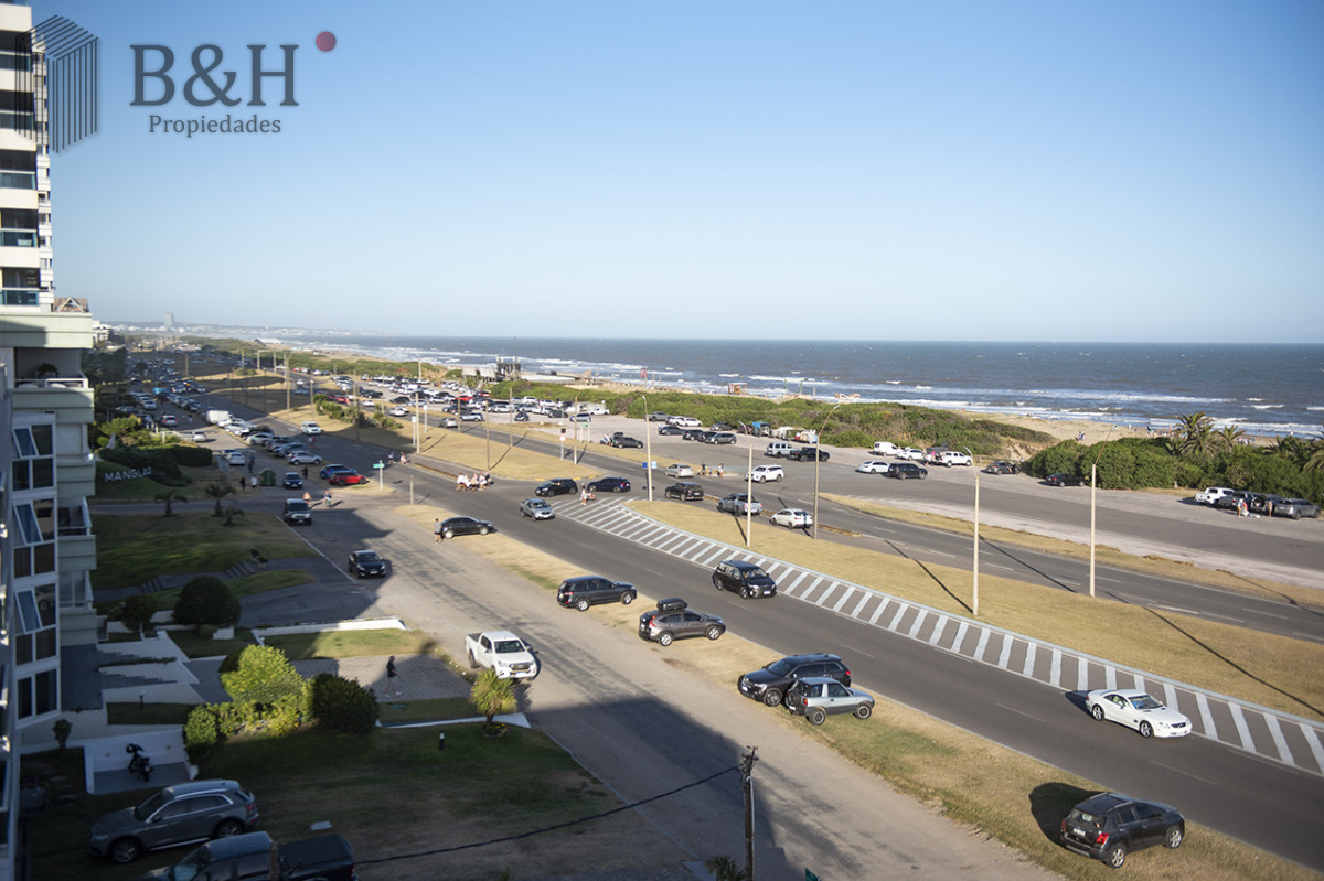 Apartamento ID.4280 - Apartamento Penthouse, frente al mar, playa brava, 3 dormitorios con hermosa vista