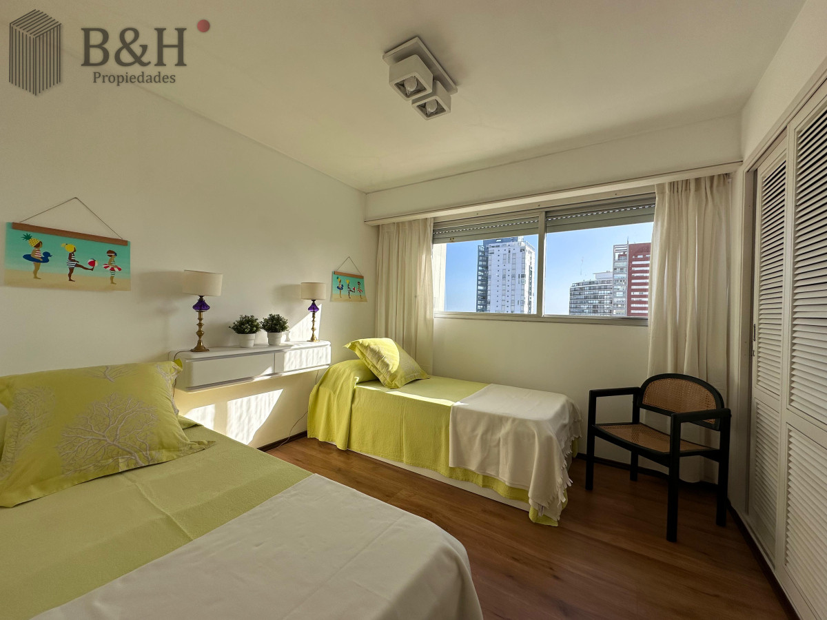 Apartamento ID.5540 - Apartamento de 3 dormitorios en Peninsula, Punta del Este con vista al mar