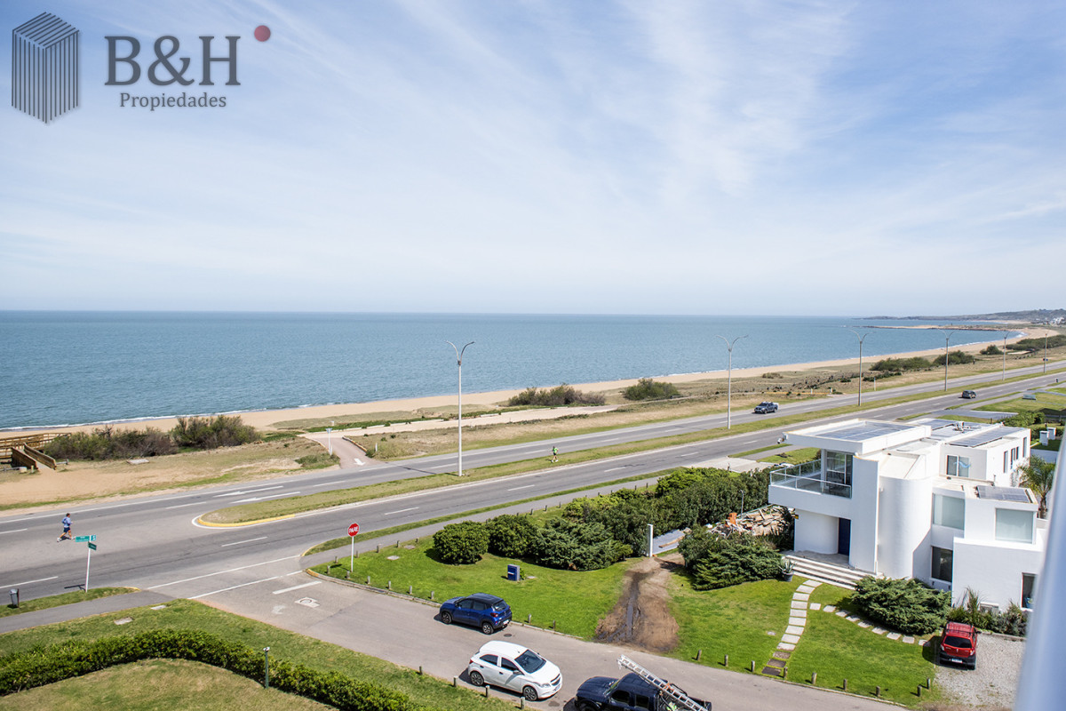 Apartamento ID.6057 - Vende departamento de 2 dormitorios en Playa Mansa, Punta del Este 