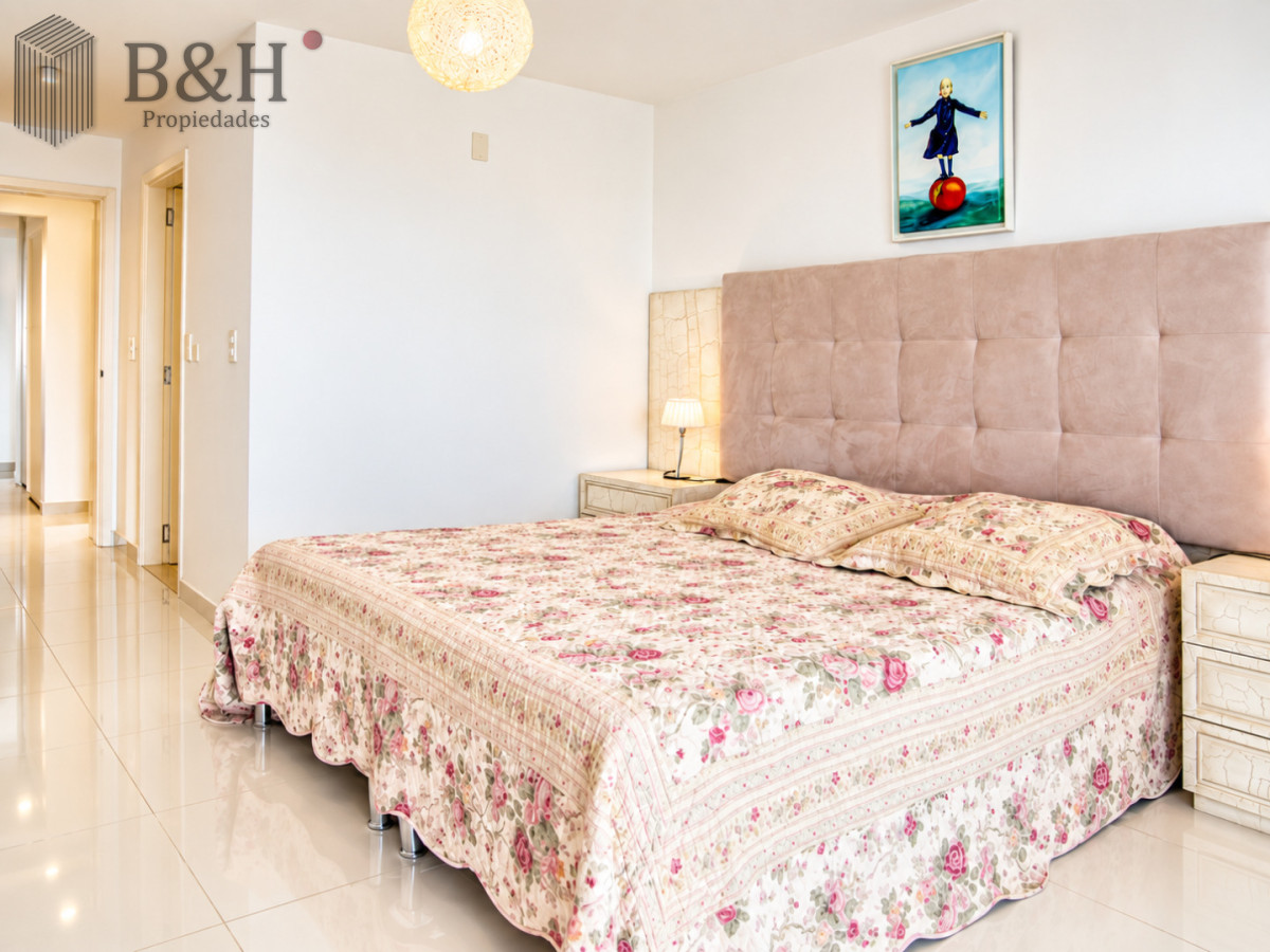 Apartamento ID.7841 - En alquiler Departamento frente al mar en Playa Mansa de 3 dormitorios Punta del Este