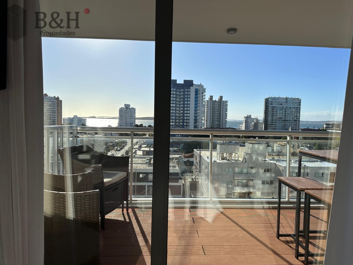 Apartamento ID.4606 - Vende departamento de 2 dormitorios finamente decorado en Torre Onix, Punta del Este