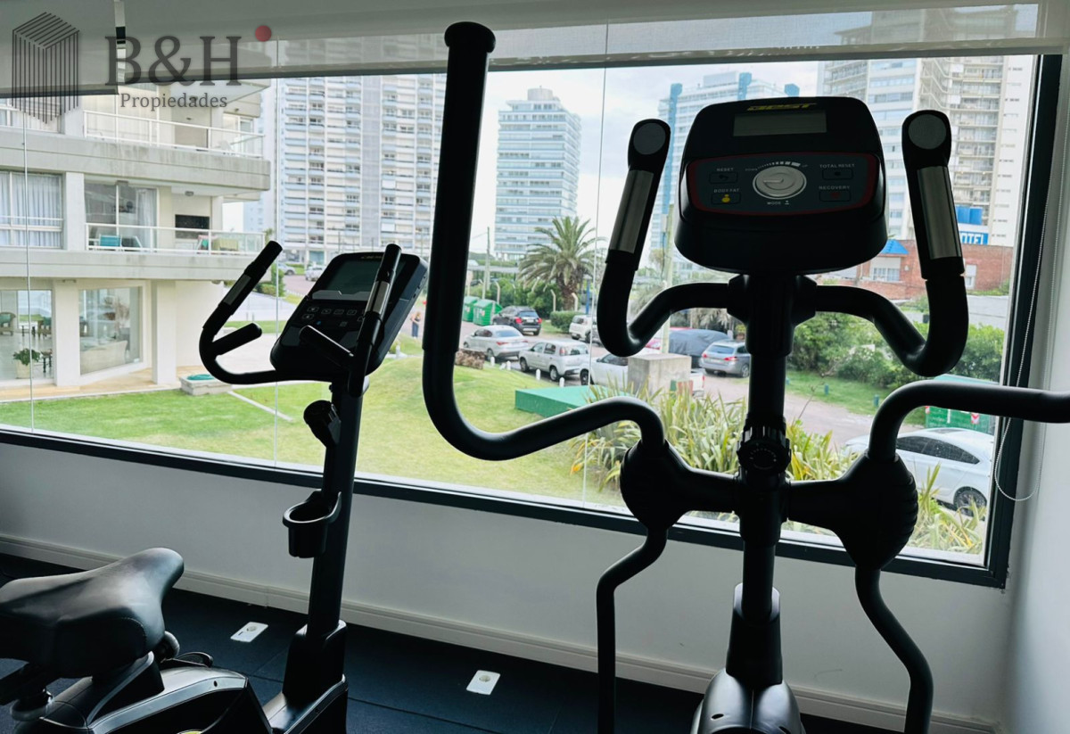 Apartamento ID.7981 - En venta apartamento de  2 dormitorios con hermosa vista parcial al mar en Brava, Punta del Este