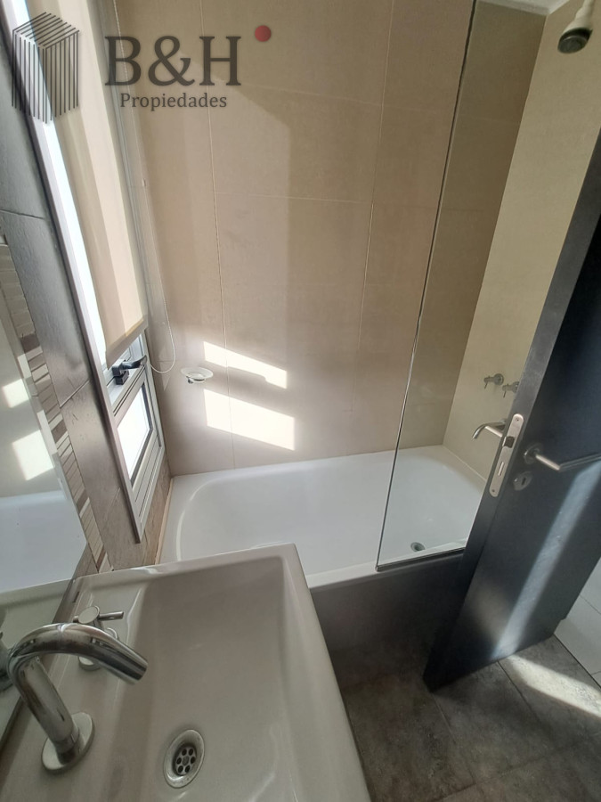 Apartamento ID.6527 - Apartamento en Playa Mansa a la venta 3 Dormitorios con vista