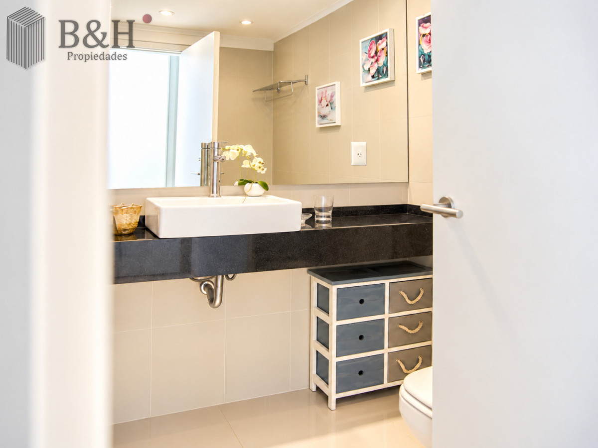 Apartamento ID.7841 - En alquiler Departamento frente al mar en Playa Mansa de 3 dormitorios Punta del Este