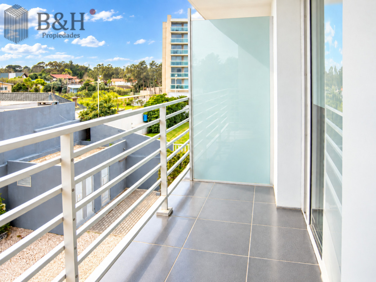 Apartamento ID.7841 - En alquiler Departamento frente al mar en Playa Mansa de 3 dormitorios Punta del Este