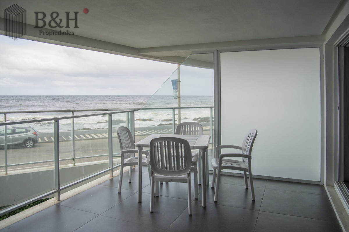 Apartamento ID.480 - Vende apartamento. Edificio Bonaire. 3 dormitorios con servicios. Brava, Peninsula, Punta del Este