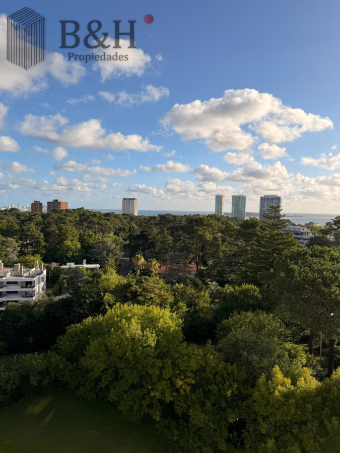 Apartamento ID.6348 - Vende hermoso depto de 3 dormitorios con vista, Punta del Este
