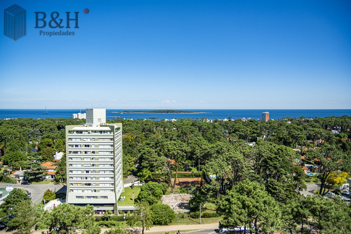Apartamento ID.7835 - En venta apartamento de 3 dormitorios con muy buena vista a la bahía, Punta del Este.