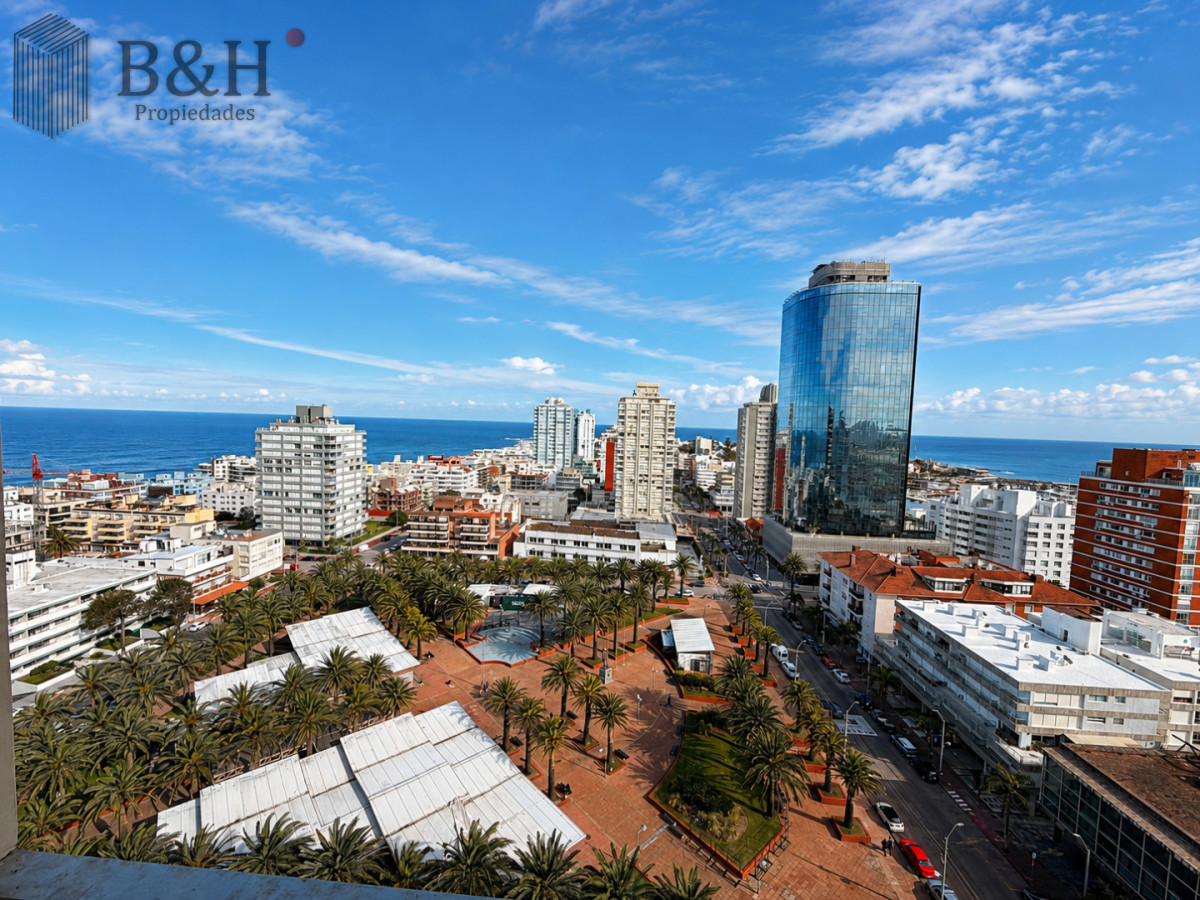 Apartamento ID.7842 - En venta en torre Libertador, apartamento de 3 dormitorios con vista agradable entorno 