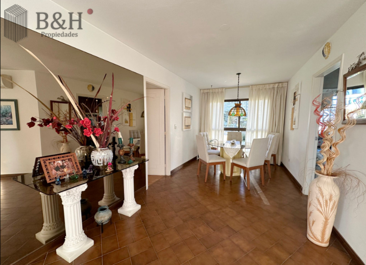 Apartamento ID.6686 - Vende Apartamento frente al mar en Brava, Punta del Este de 2 dormitorios.