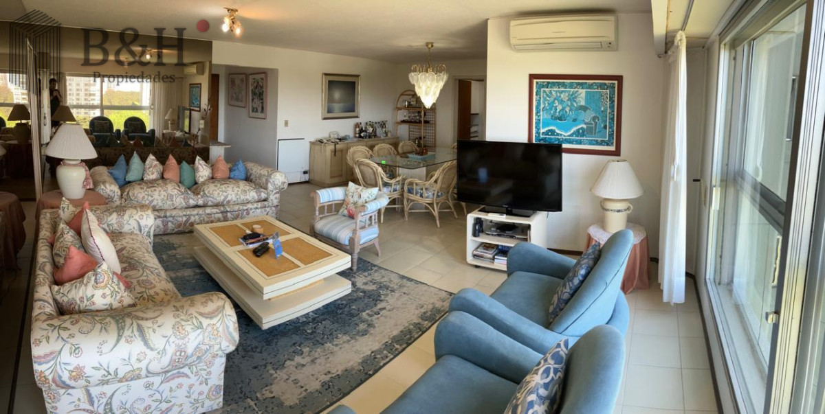 Apartamento ID.6348 - Vende hermoso depto de 3 dormitorios con vista, Punta del Este