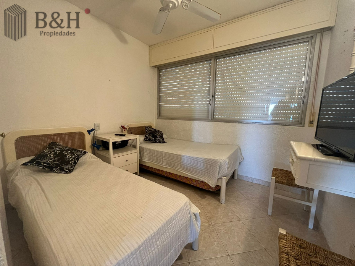 Apartamento ID.6524 - Apartamento de 2 dormitorio y medio en Primera lineal de Playa brava , Punta del este 