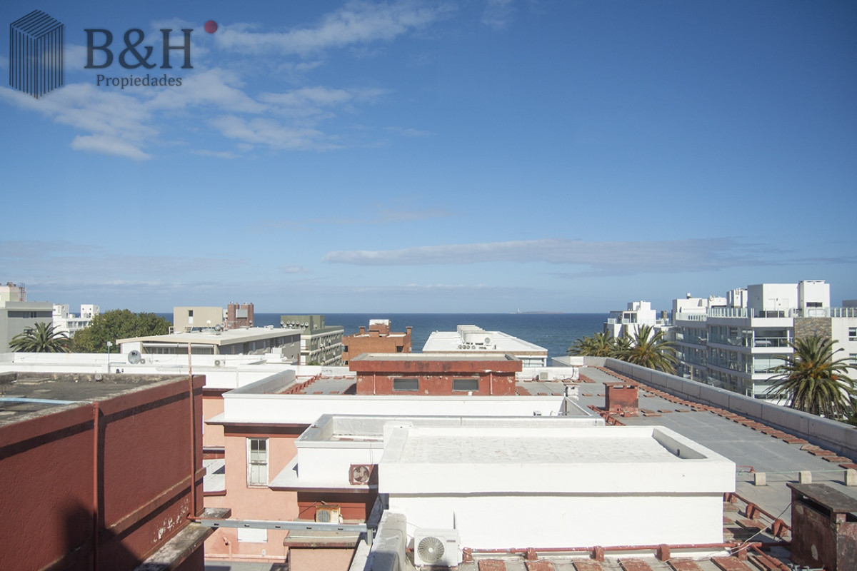 Apartamento ID.3147 - PORTO MARE , PUERTO , Penthouse duplex de 3 dormitorios en venta. Departamento con parrillero. 