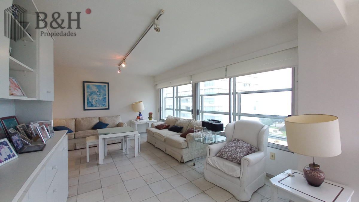 Apartamento ID.5101 - Departamento de 3 dormitorios + dependencia en venta, Playa Mansa. Torre Jefferson,.