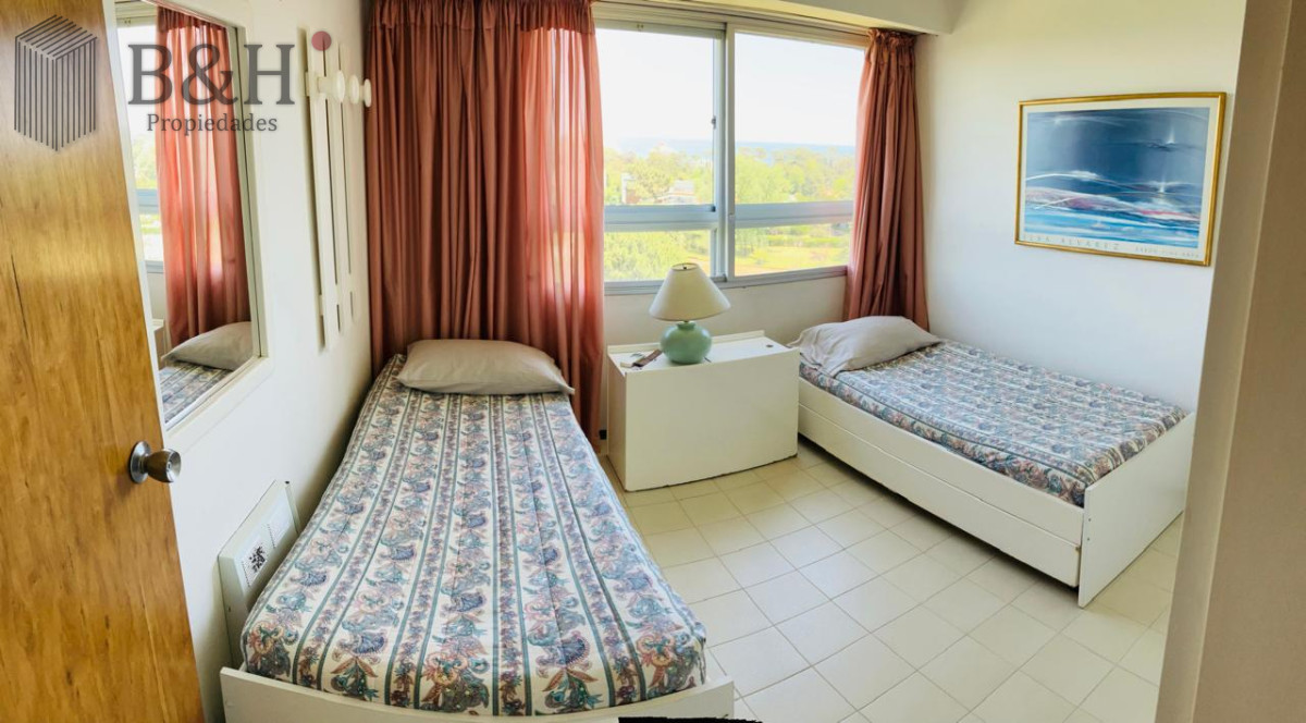 Apartamento ID.6348 - Vende hermoso depto de 3 dormitorios con vista, Punta del Este