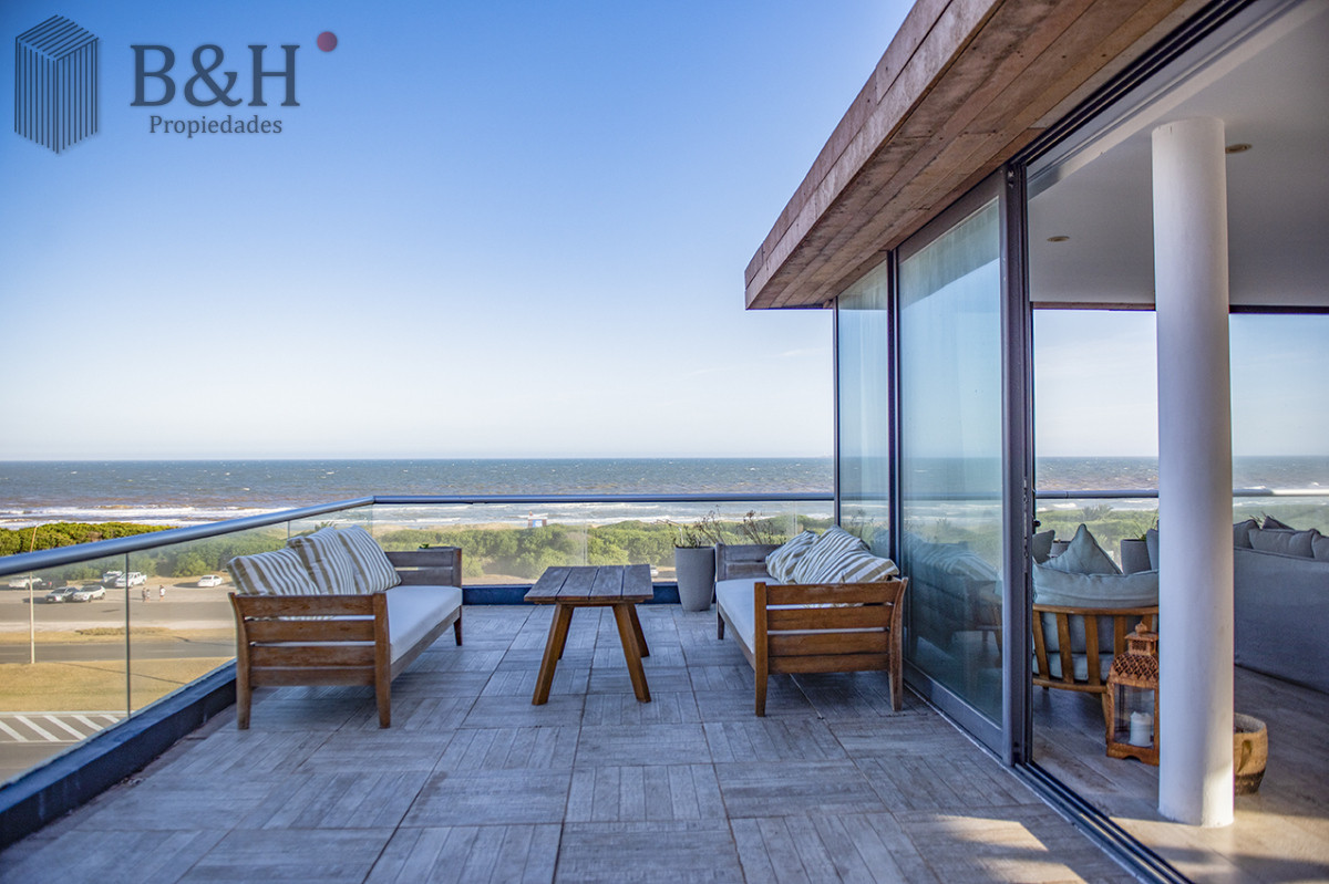 Apartamento ID.4280 - Apartamento Penthouse, frente al mar, playa brava, 3 dormitorios con hermosa vista
