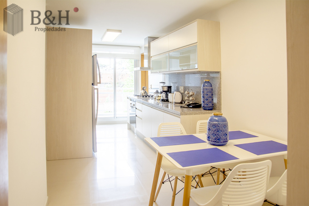 Apartamento ID.6803 - Apartamento de 3 Dormitorios en Playa Mansa en venta  - A Pasos del Mar