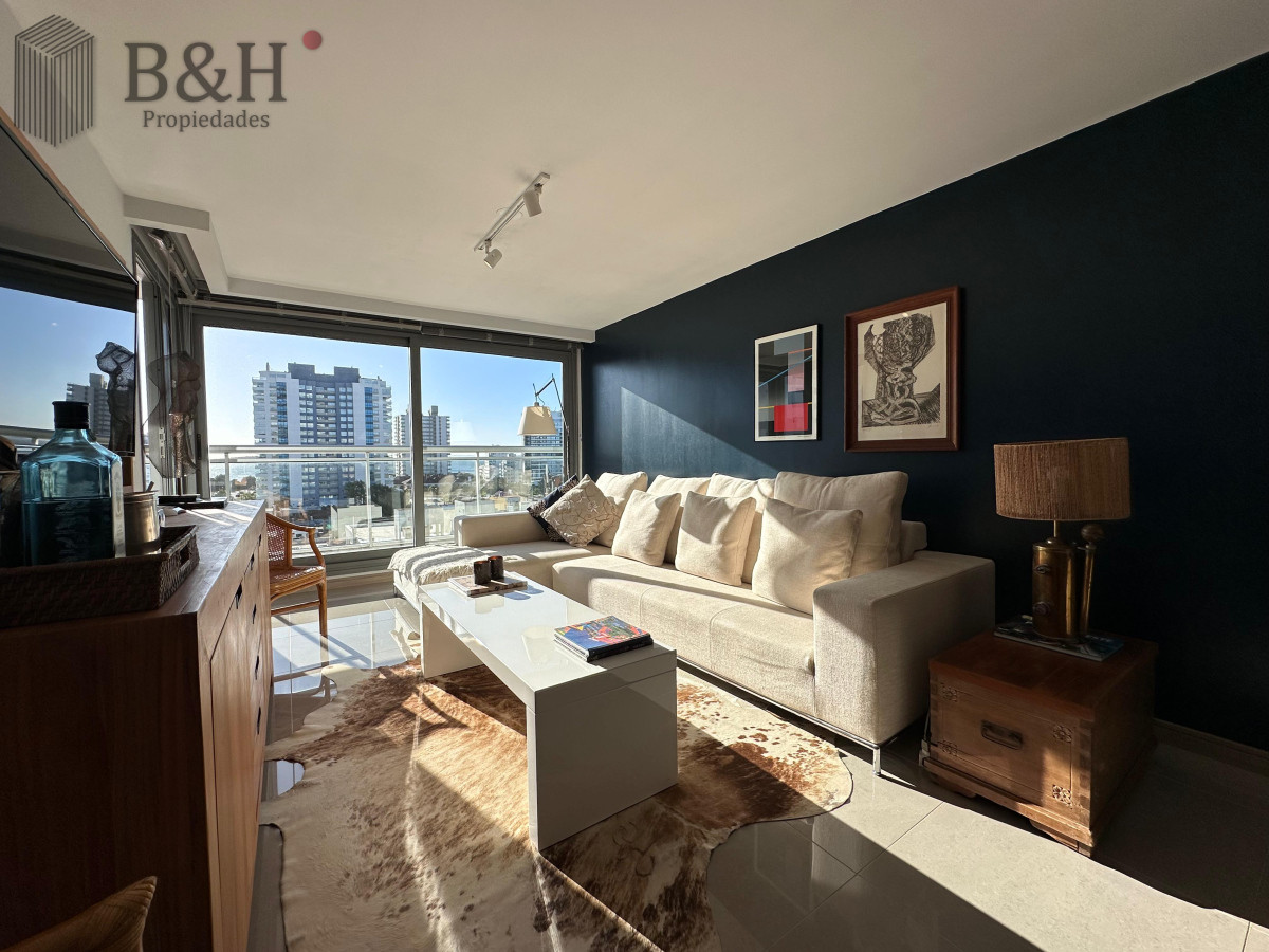 Apartamento ID.4606 - Vende departamento de 2 dormitorios finamente decorado en Torre Onix, Punta del Este