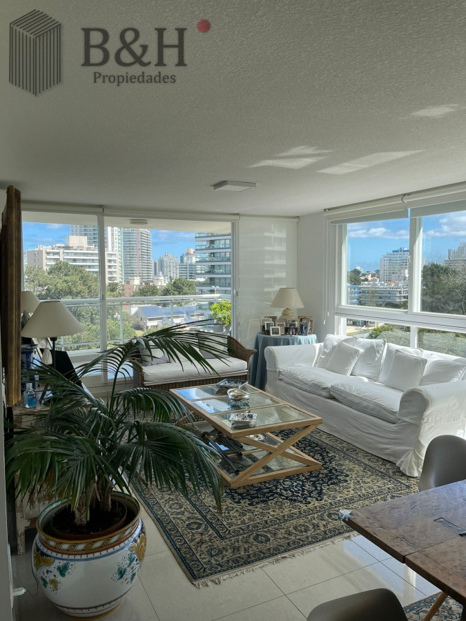 Apartamento en venta de 2 dormitorios en Punta Del Este - BYH3311A