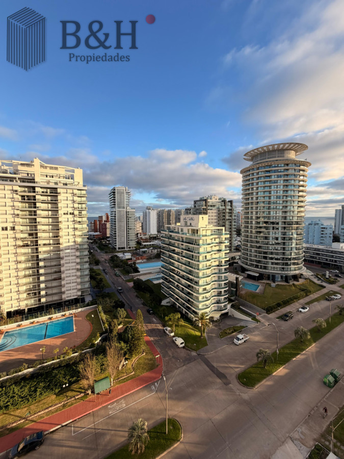 Apartamento ID.7574 - En venta apartamento de 2 dormitorios,  con agradable vista en Mansa, Punta del Este
