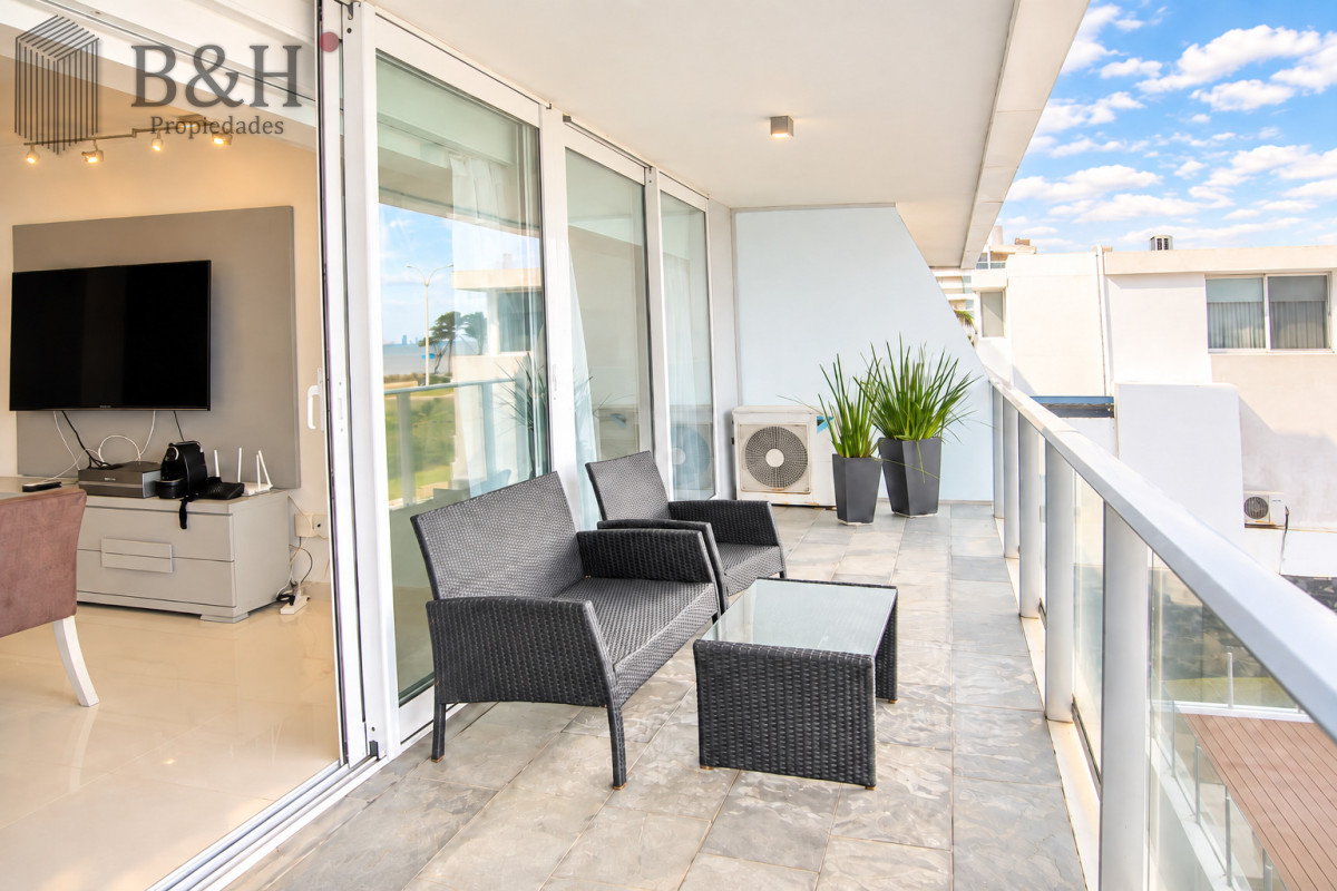 Apartamento ID.7841 - En alquiler Departamento frente al mar en Playa Mansa de 3 dormitorios Punta del Este