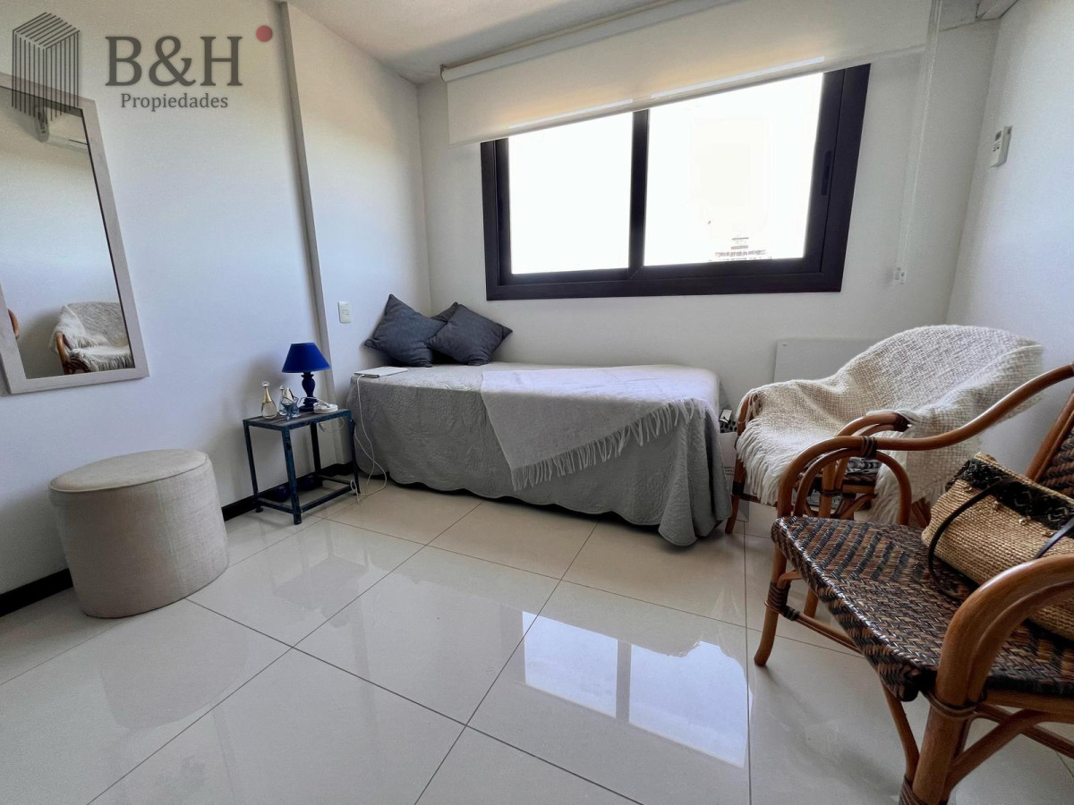 Apartamento ID.4847 - En venta apartamento con excelente vista, de 3 dormitorios en Roosevelt.