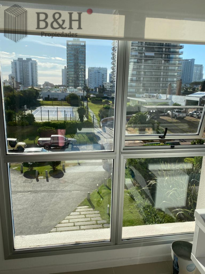 Apartamento ID.7576 - Departamento de 2 dormitorios y medio en venta en Punta del Este
