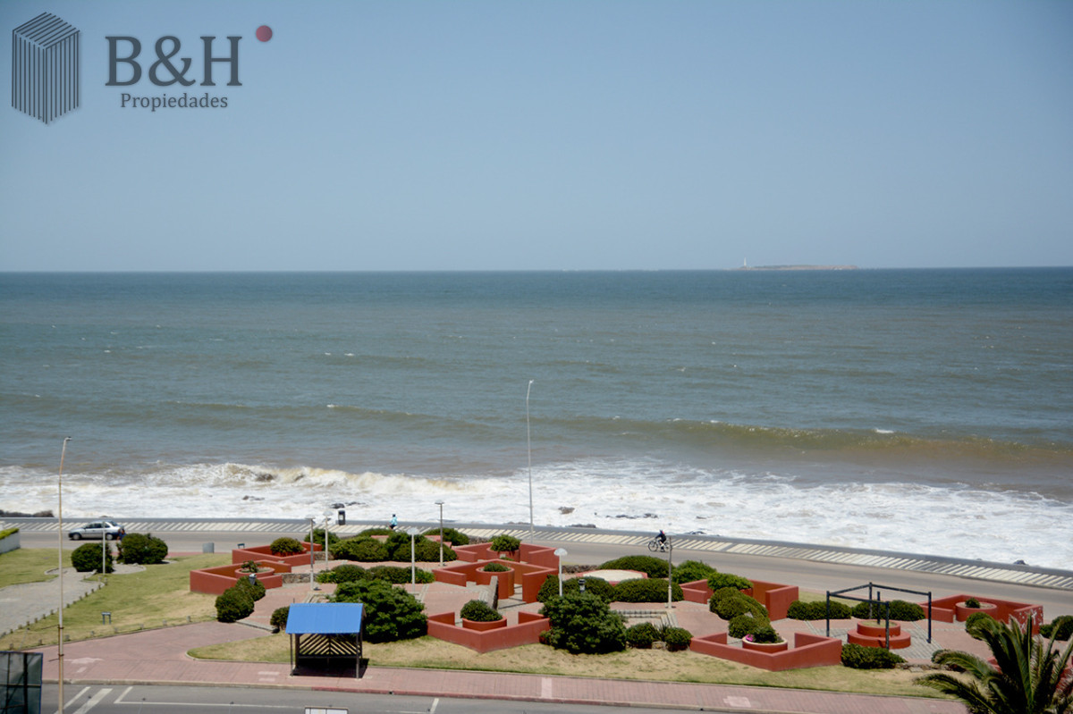 Apartamento ID.6175 - Departamento de 3 dormitorios con terraza  con parrillero en venta, Peninsula, Punta del Este