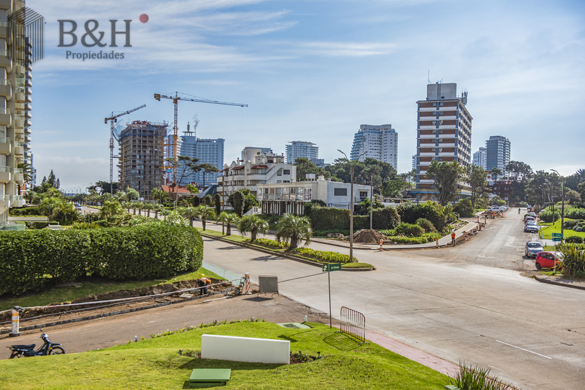 Apartamento ID.4765 - Vende departamento de 3 dormitorios en Ocean Tower, Punta del Este 