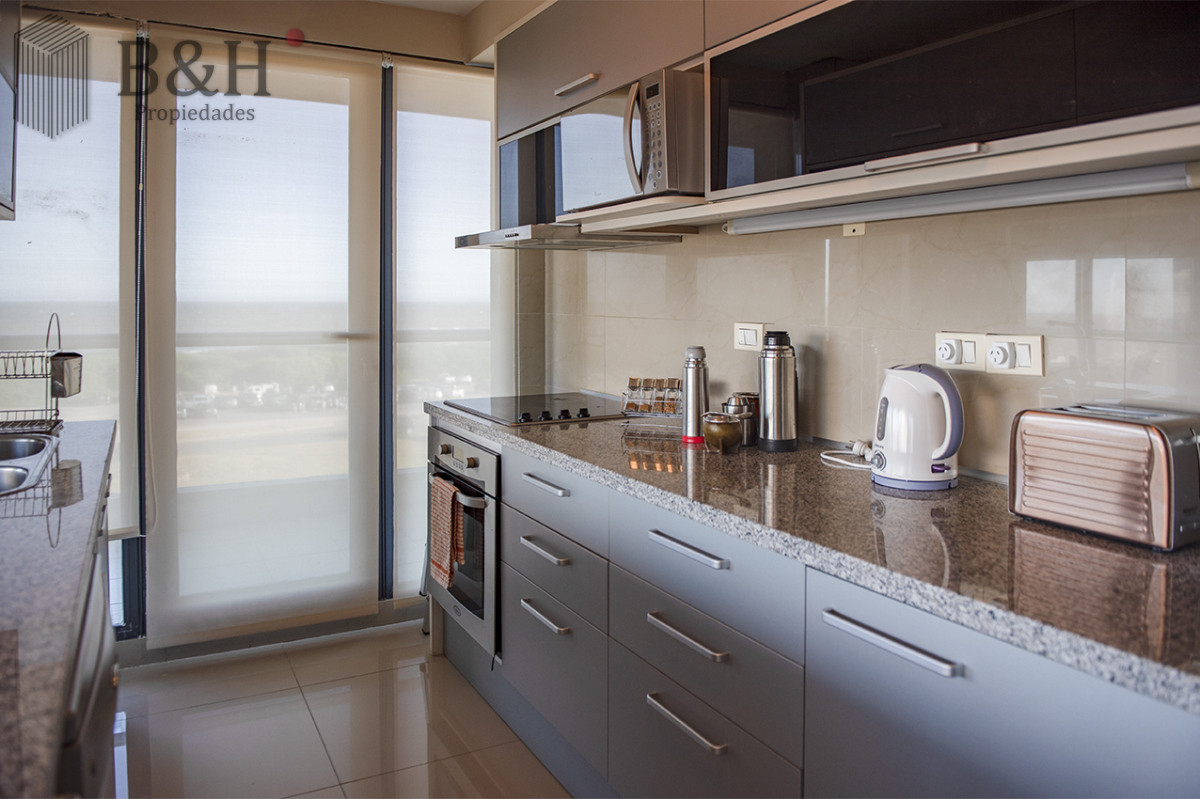Apartamento ID.4280 - Apartamento Penthouse, frente al mar, playa brava, 3 dormitorios con hermosa vista