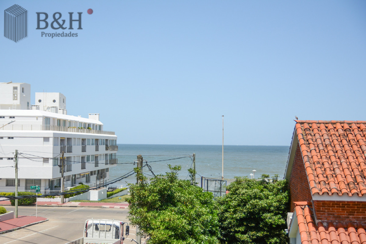 Apartamento ID.6175 - Departamento de 3 dormitorios con terraza  con parrillero en venta, Peninsula, Punta del Este