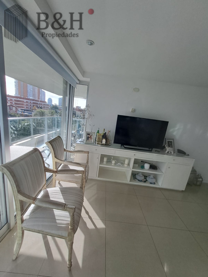 Apartamento ID.6527 - Apartamento en Playa Mansa a la venta 3 Dormitorios con vista