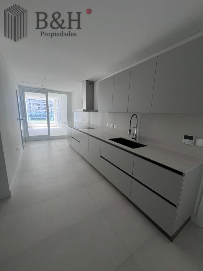 Apartamento ID.6350 - Vistas panoramicas de Playa Brava, Departamento de 3 dormitorios en venta. Torre Le Parc