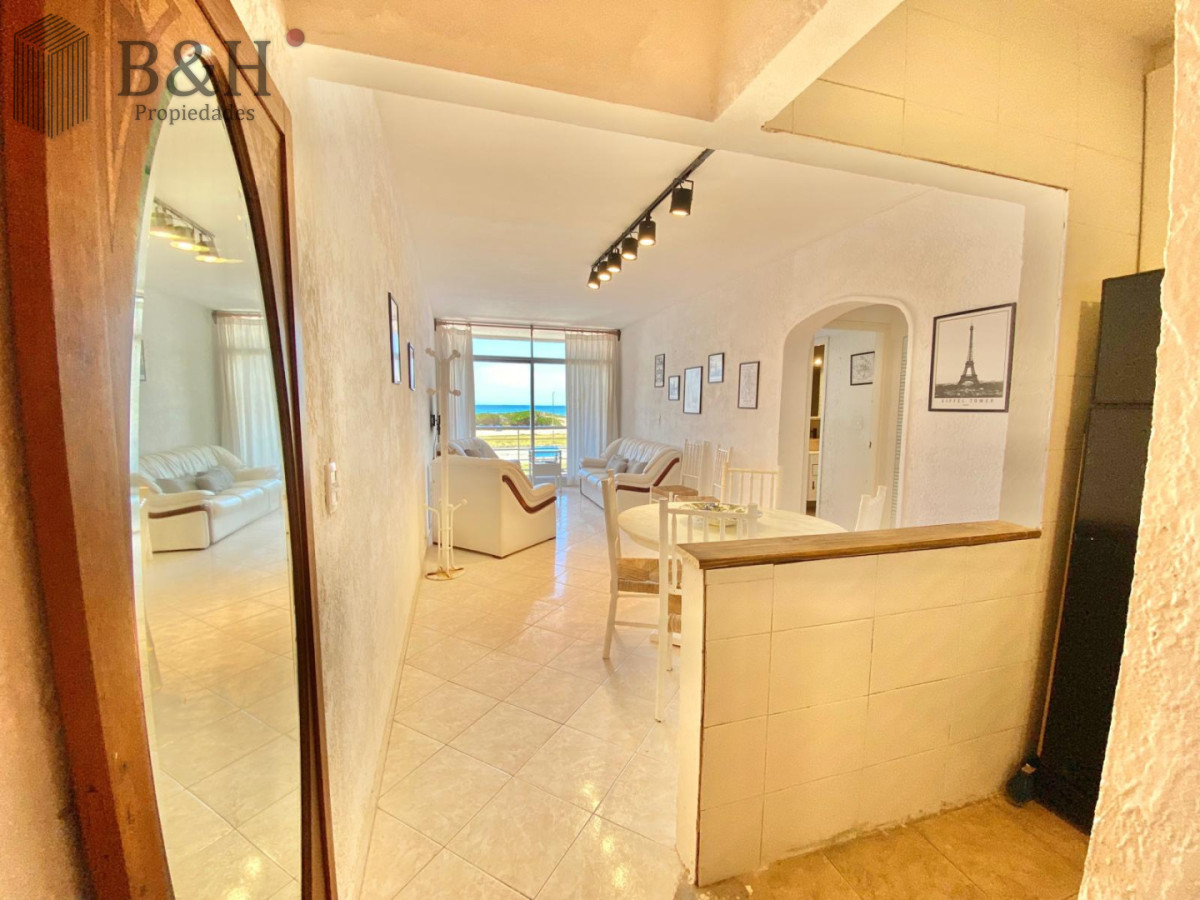 Apartamento ID.6524 - Apartamento de 2 dormitorio y medio en Primera lineal de Playa brava , Punta del este 