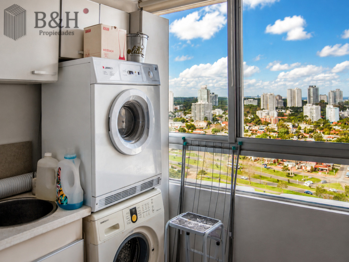 Apartamento ID.7369 - Departamento de 3 dormitorios en venta a pasos del mar. MANSA PUNTA DEL ESTE