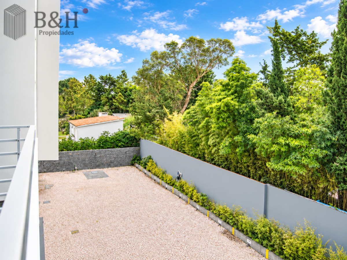 Apartamento ID.7841 - En alquiler Departamento frente al mar en Playa Mansa de 3 dormitorios Punta del Este
