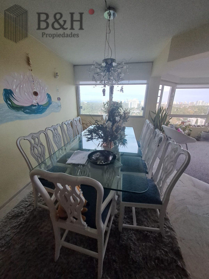 Apartamento ID.7822 - Alquiler Anual en Punta del Este 3 dormitorios y servicio sobre Roosevelt