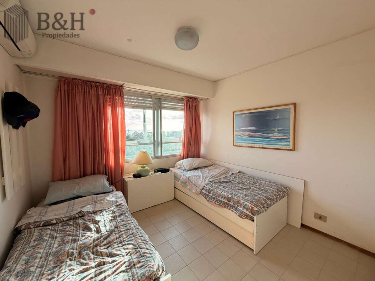 Apartamento ID.6348 - Vende hermoso depto de 3 dormitorios con vista, Punta del Este