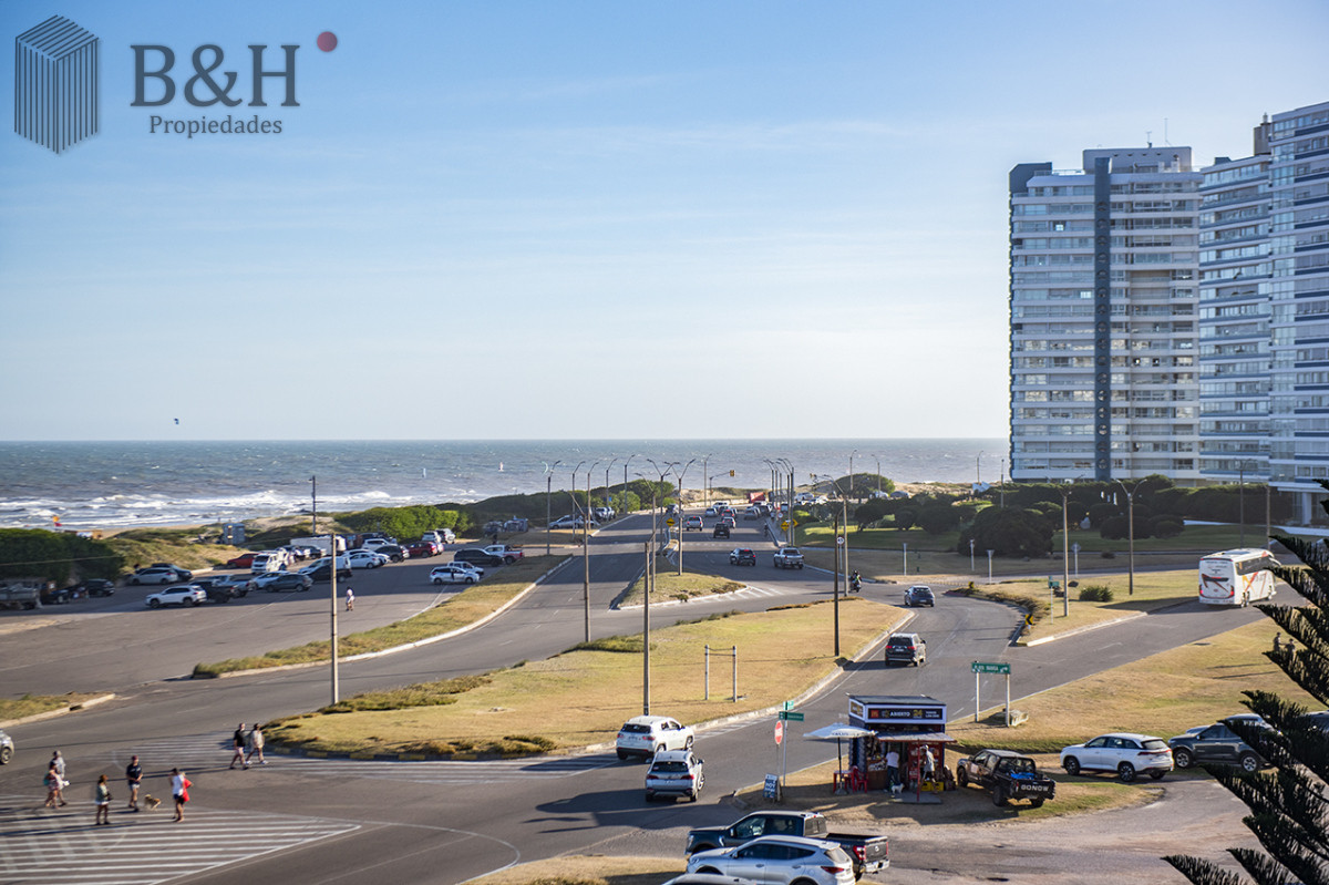 Apartamento ID.4280 - Apartamento Penthouse, frente al mar, playa brava, 3 dormitorios con hermosa vista