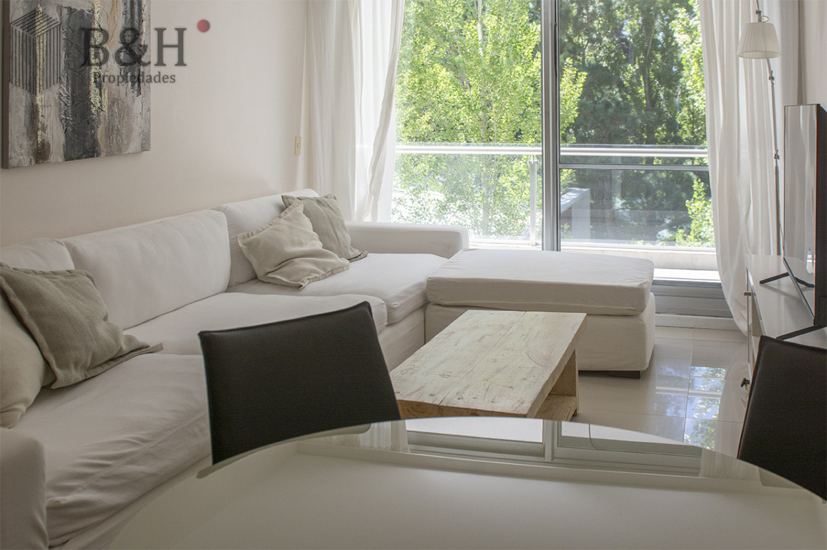 Apartamento ID.6845 - Apartamento en Venta de 2 dormitorios en Punta del Este Sobre Roosevelt