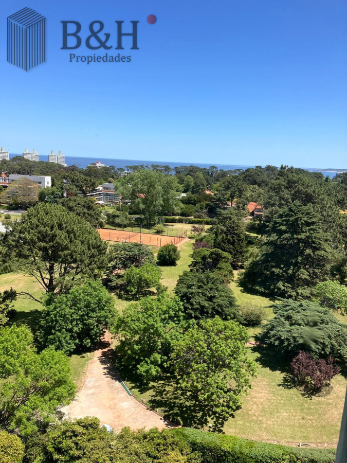 Vende hermoso depto de 3 dormitorios con vista, Punta del Este - BYH6348A