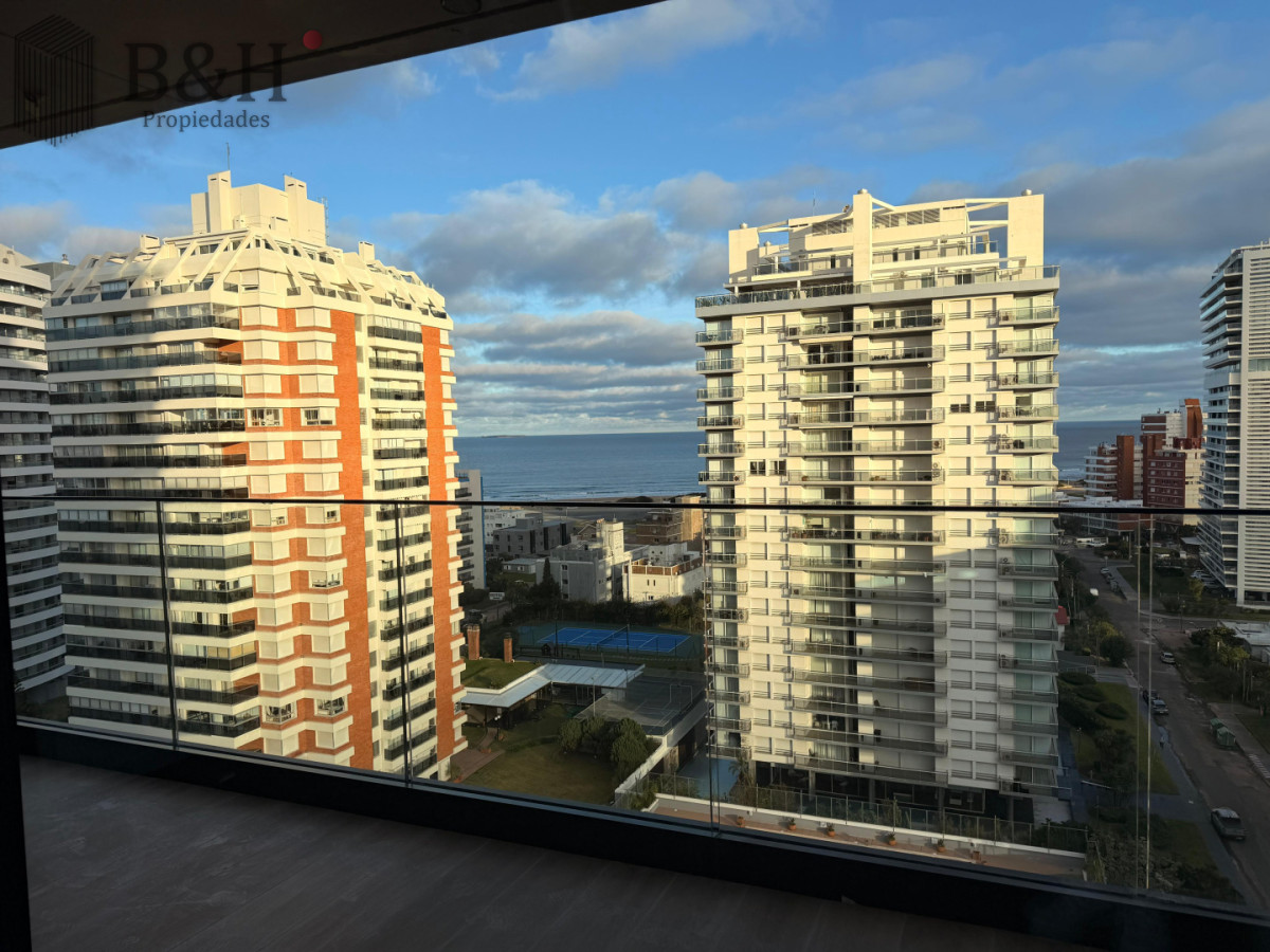 Apartamento ID.7574 - En venta apartamento de 2 dormitorios,  con agradable vista en Mansa, Punta del Este