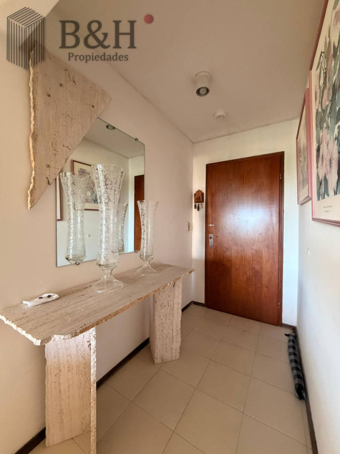 Apartamento ID.6348 - Vende hermoso depto de 3 dormitorios con vista, Punta del Este